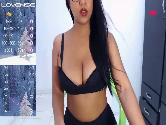 Live sex webcam photo for QueenSquirt19 #272036447