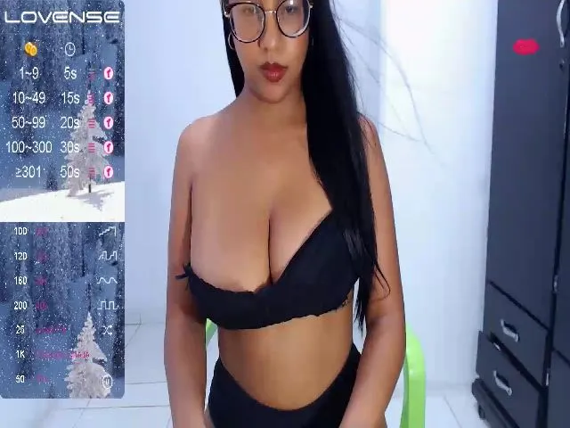 Live sex webcam photo for QueenSquirt19 #272036660