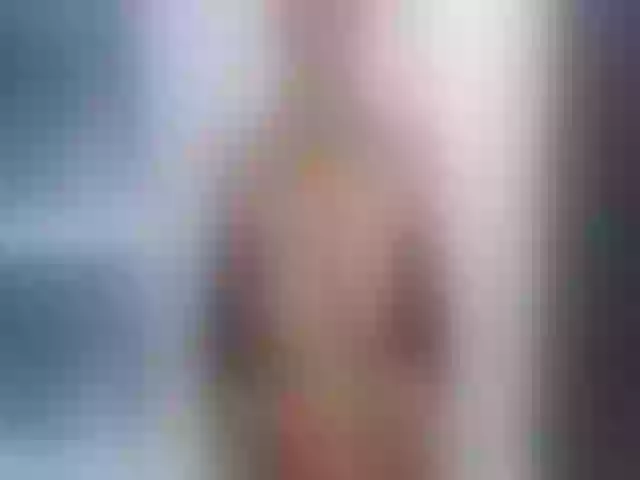 Live sex webcam photo for QueenSquirt19 #272077351