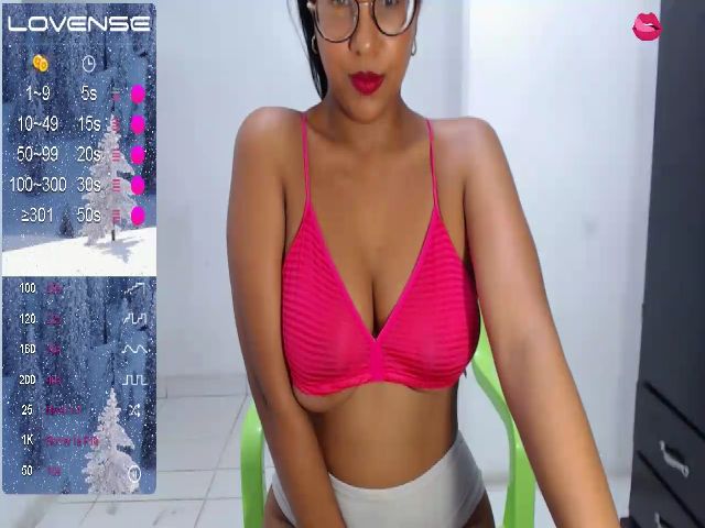 Live sex webcam photo for QueenSquirt19 #274015819