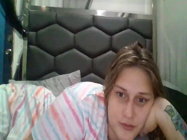 Live sex webcam photo for Queenthicky90 #274425774