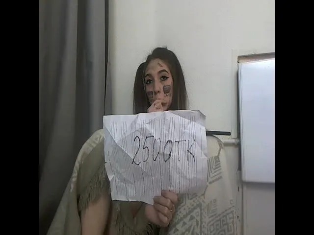 Live sex webcam photo for Queenwine #272594245
