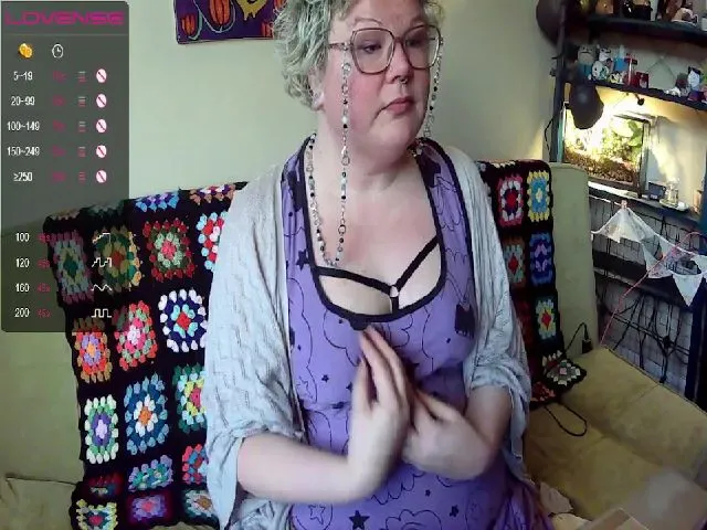 Live sex webcam photo for QueerGreer420 #273225319