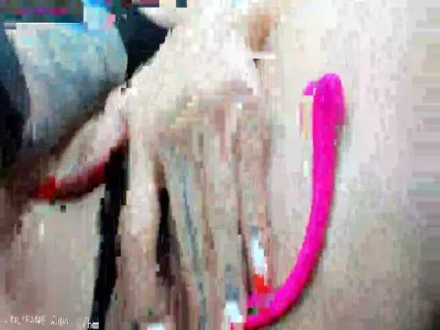 Live sex webcam photo for Quimmichell #272352234