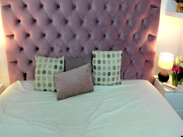 Live sex webcam photo for RaelynCroftsX #271999480