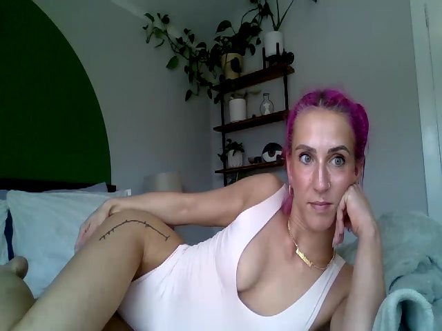 Live sex webcam photo for Rainbowrosie #273202467