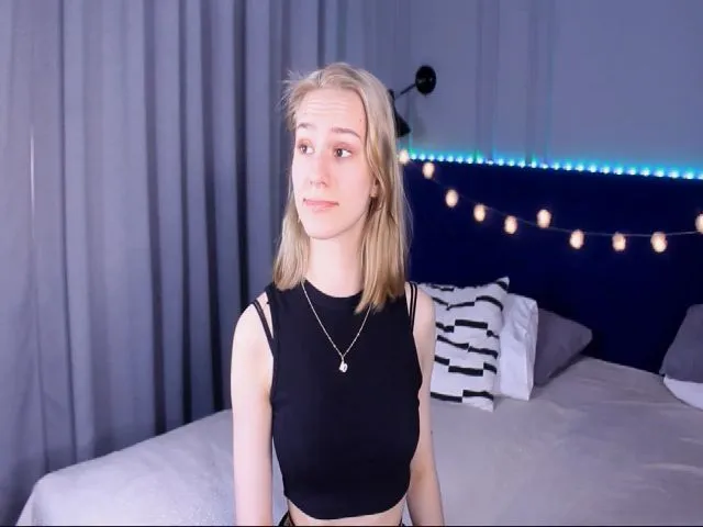 Live sex webcam photo for RamonaK #272895958
