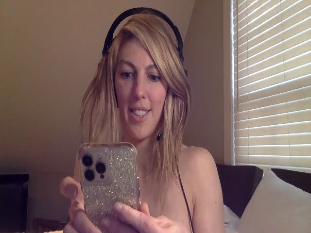 Live sex webcam photo for RavenRubyRose #272481397