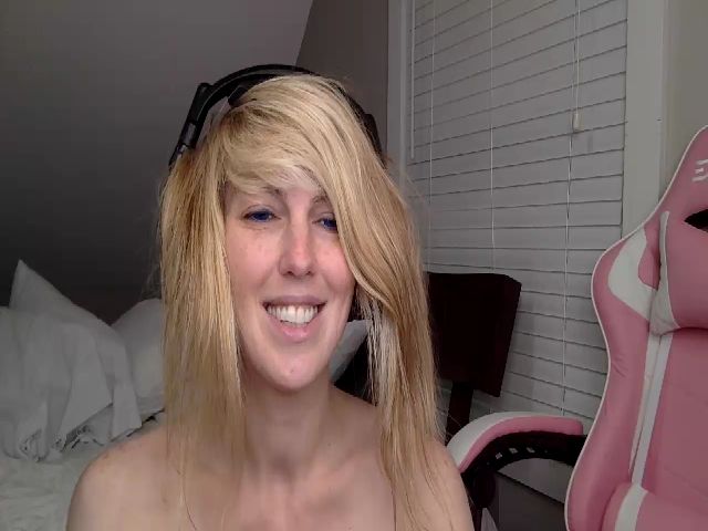 Live sex webcam photo for RavenRubyRose #274118770