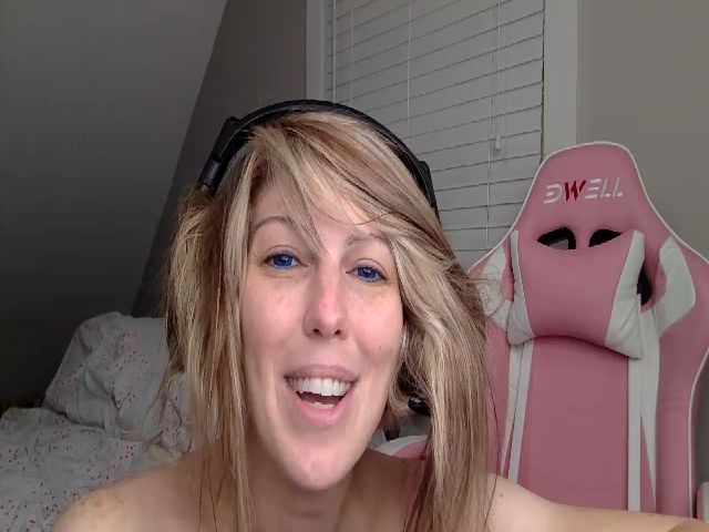 Live sex webcam photo for RavenRubyRose #274239568