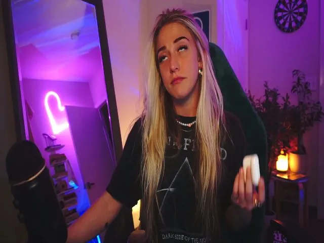 Live sex webcam photo for RealLilyGrace #273855173