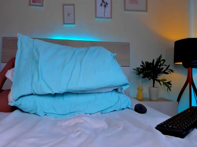 Live sex webcam photo for Rebecabrownie #273151689