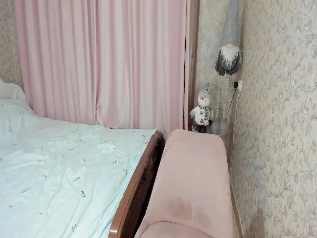 Live sex webcam photo for Red_Canary #271740470