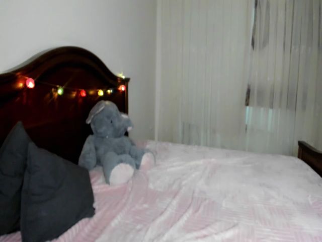 Live sex webcam photo for ReddFoxess #272429631