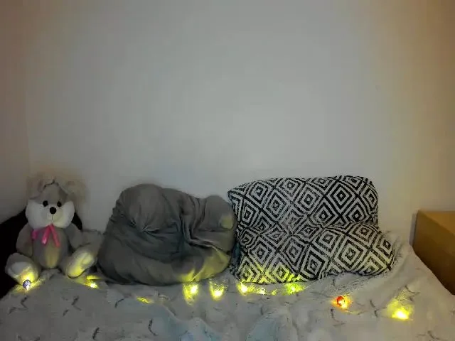 Live sex webcam photo for ReddFoxess #273319202