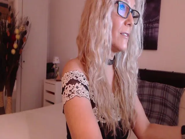 Live sex webcam photo for Reeya71 #273770562