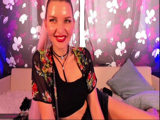 Live sex webcam photo for ReginaMoonshi #272158377