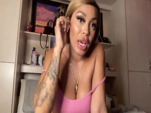Live sex webcam photo for RemiiHoneyz #274518819