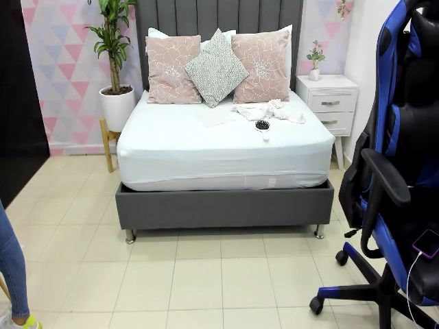 Live sex webcam photo for Renata_t_ #273637447