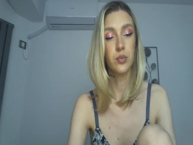 Live sex webcam photo for Renee_W #273399667