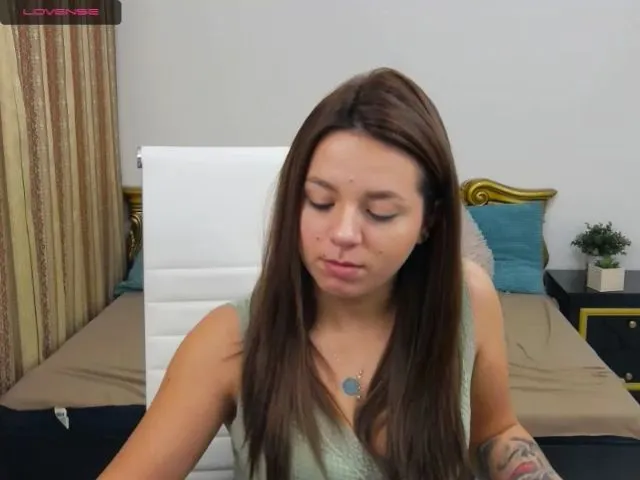 Live sex webcam photo for RenesmeSweet #271708018