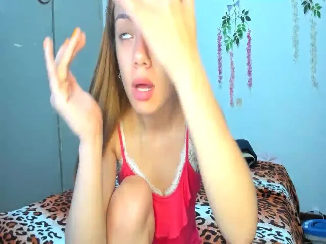 Live sex webcam photo for ReynaTamy #274388975