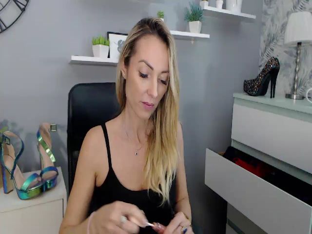 Live sex webcam photo for RikaXxX1 #272006451