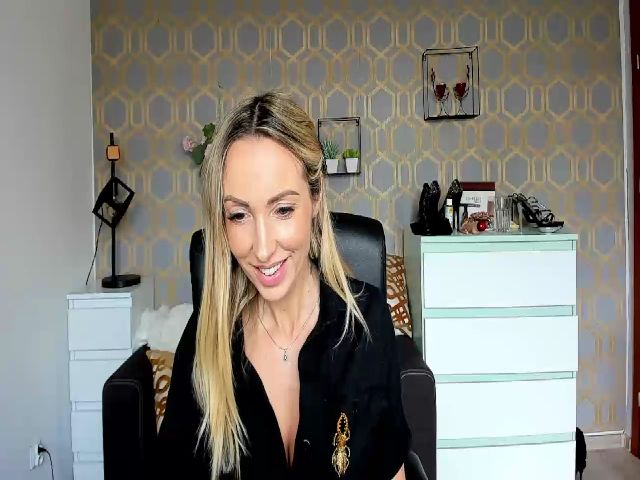 Live sex webcam photo for RikaXxX1 #272787727