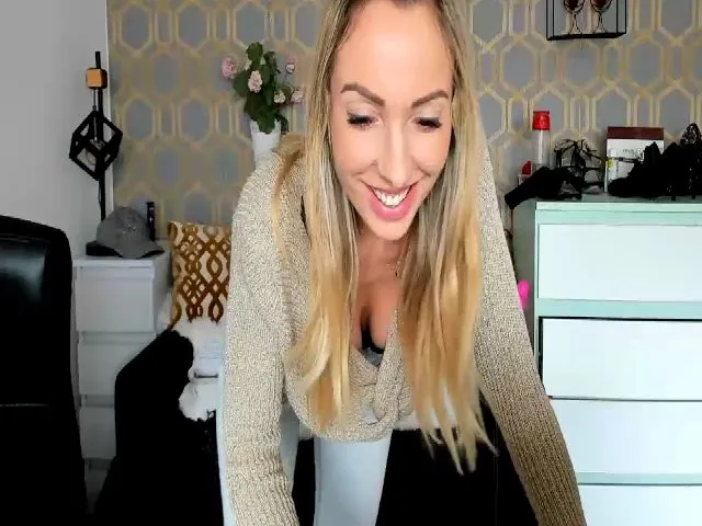 Live sex webcam photo for RikaXxX1 #273126079