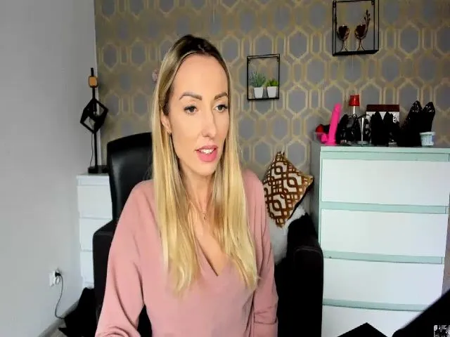 Live sex webcam photo for RikaXxX1 #273176792