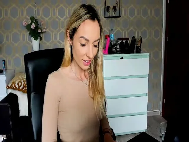 Live sex webcam photo for RikaXxX1 #273292297