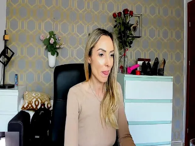 Live sex webcam photo for RikaXxX1 #273356282