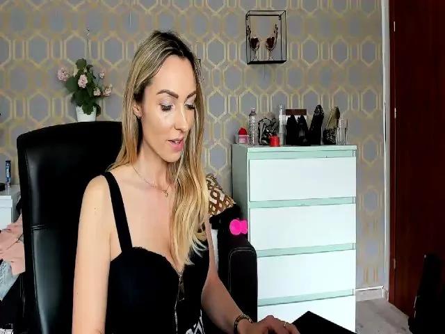 Live sex webcam photo for RikaXxX1 #273367457