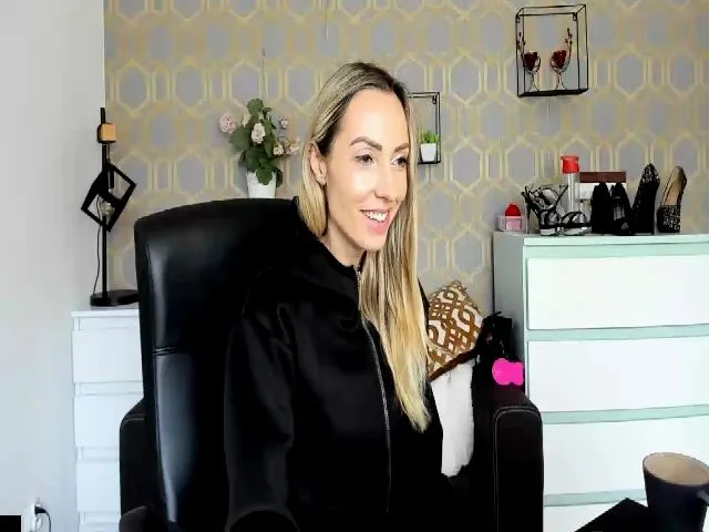 Live sex webcam photo for RikaXxX1 #273379322