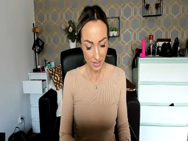 Live sex webcam photo for RikaXxX1 #273600531