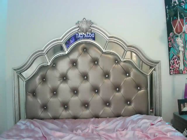 Live sex webcam photo for RileyxRoyce #272278409