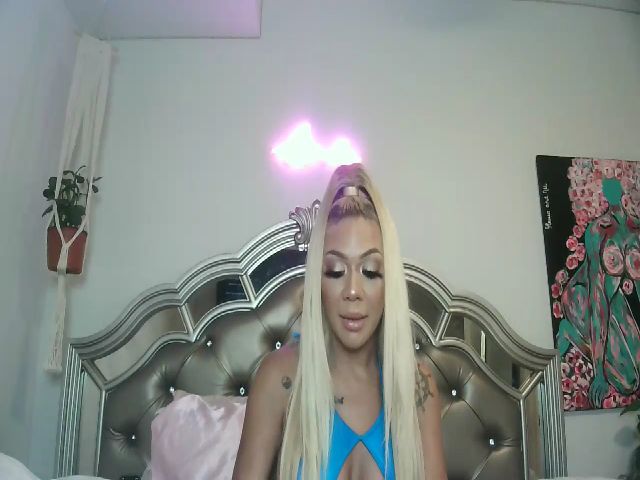 Live sex webcam photo for RileyxRoyce #274317947