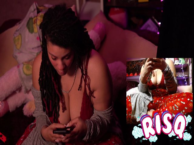 Live sex webcam photo for RisqueeSlayyy #272432758