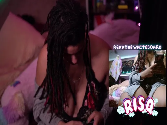 Live sex webcam photo for RisqueeSlayyy #272639510