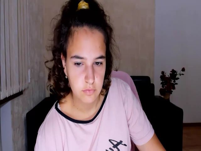 Live sex webcam photo for Roanda_Hols #274255168