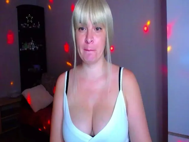 Live sex webcam photo for RocknLinXX #274454049