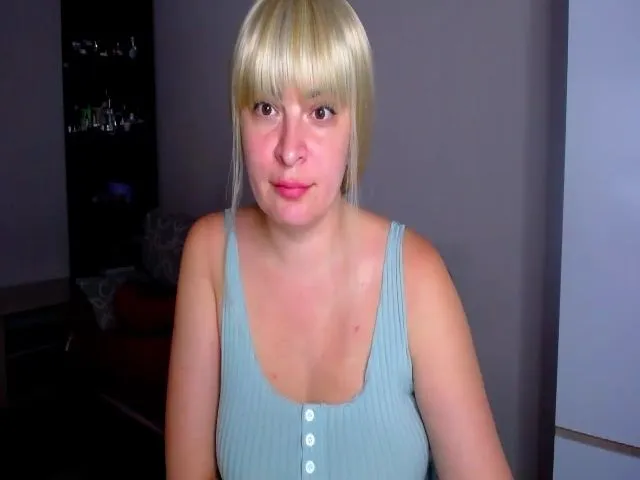 Live sex webcam photo for RocknLinXX #274475012