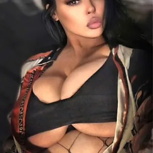 Live sex webcam photo for RomyLee #292758471