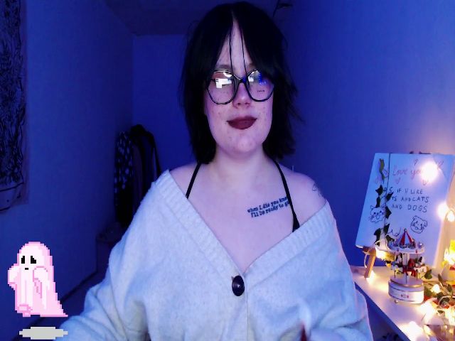 Live sex webcam photo for RoomOfGhosts #273389124