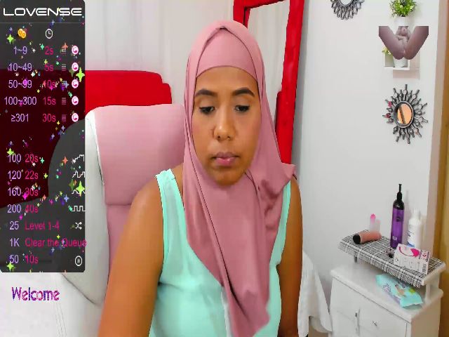 Live sex webcam photo for Roosaliiaaa1 #272614106