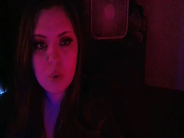 Live sex webcam photo for RosaGem1 #273955521