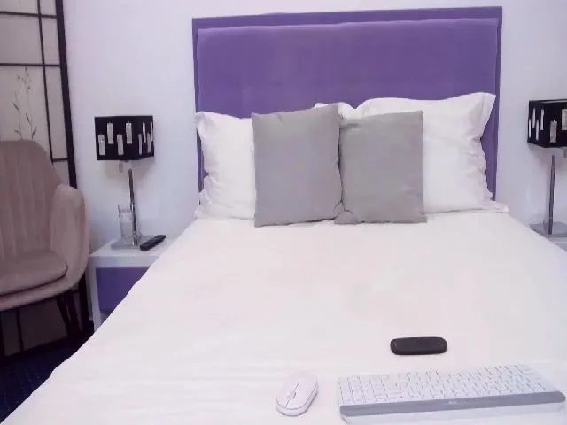 Live sex webcam photo for RoseCharleen #272933786