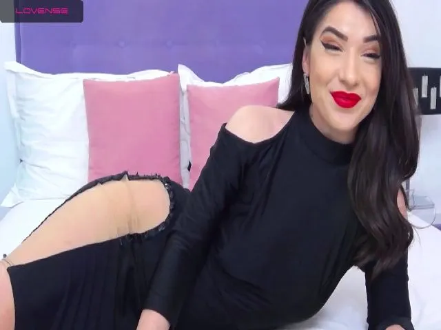 Live sex webcam photo for RoseCharleen #273595808