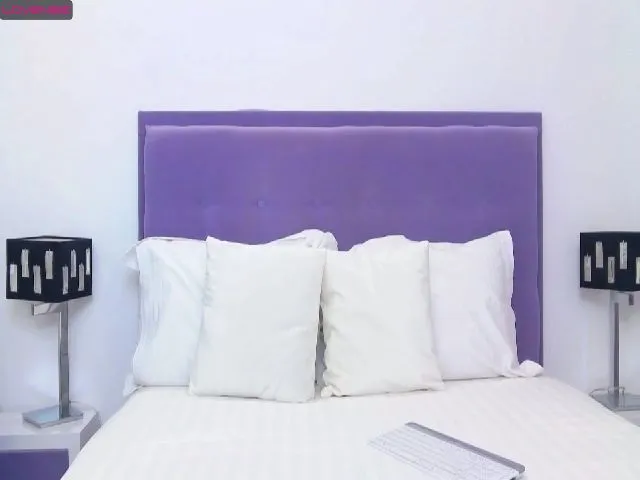 Live sex webcam photo for RoseCharleen #274179251