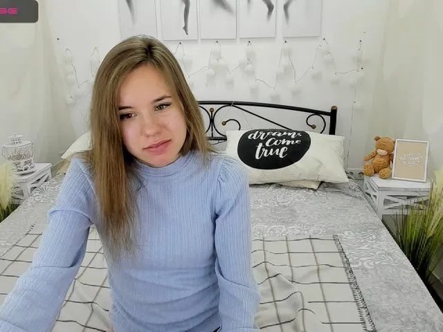Live sex webcam photo for RoseMoet #272109163